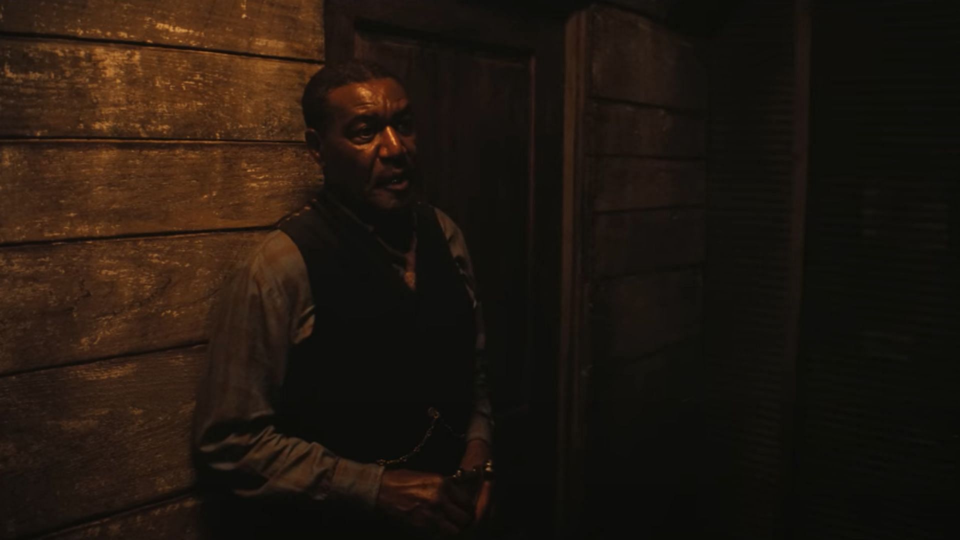 Lindo talks about the improvised scene (Image via YouTube/Warner Bros.)